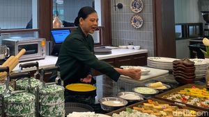 Dulu Atlet Badminton, Kini Oma Lauren Jadi Pelayan Restoran