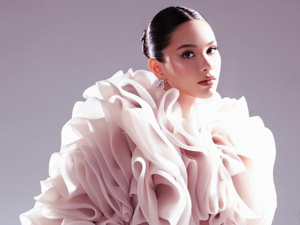 Gaya Dramatis Alyssa Daguise Pemotretan Maternity, Aksesorinya Seharga Rumah