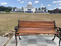 Baru Dibuka, Taman Kota Giri Menang Jadi Sasaran Vandalisme-Tempat Kencing