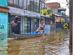 Nestapa Warga Cijagra Bandung, Antre Perahu demi Terjang Banjir