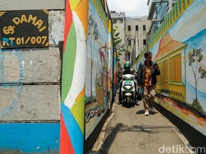 Dari Kumuh Jadi Ikonik, Jalan Damai Disulap dengan Mural Betawi