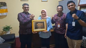 Dinas PMD Gianyar Terima Penghargaan Program Jakon Desa