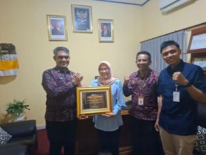 Dinas PMD Gianyar Terima Penghargaan Program Jakon Desa