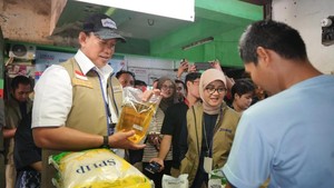 Dirut BULOG Sidak Pasar-pasar di Jakarta, Pastikan Stok Minyakita Aman