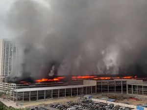 Video: Kebakaran Terjadi di Garasi Parkir BYD di Shenzhen, China