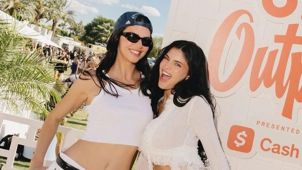 Foto: Gaya Bintang di Coachella 2026, Inspirasi Outfit Nonton Festival Musik