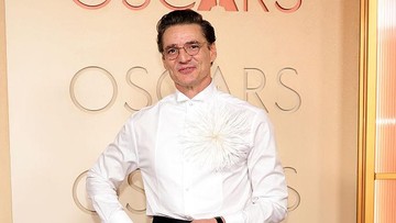 Pedro Pascal Ungkap Manis-Pahitnya Jadi Pemain Cello di Behemoth!