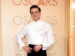 Pedro Pascal Ungkap Manis-Pahitnya Jadi Pemain Cello di Behemoth!