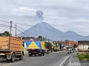 Gunung Erupsi Semeru Pagi Ini, Awan Panas Meluncur 1,5 Km