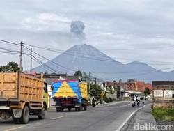 Gunung Erupsi Semeru Pagi Ini, Awan Panas Meluncur 1,5 Km