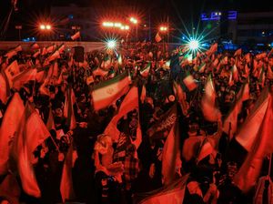 Video Warga Iran Demo Bela Pemerintahnya: AS Musuh Tuhan!