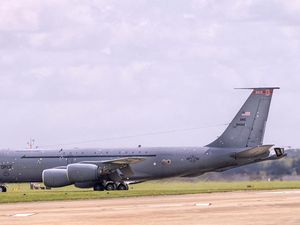 Video Potret Pesawat Tanker AS Baru Balik dari Iran: Penuh Bekas Tembakan