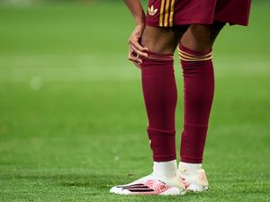 Terjangan Kaki Hubner dan Kontroversi Shin Pads Mini