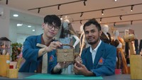 Keren! Mahasiswa Ubaya Bikin Tas dari Serabut Kelapa