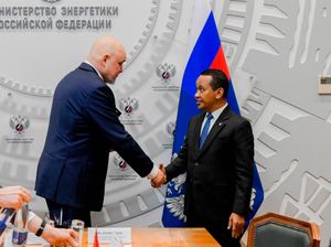 Indonesia Beli Minyak Rusia, Bahlil Jamin Stok Aman Setahun