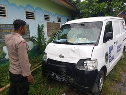 Mobil MBG Tabrak Motor Pasutri Lansia di Tuban, Korban Luka Parah