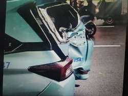 Moge Tabrak Taksi di TB Simatupang Sampai Ringsek
