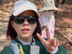 Video: Definisi Bumil Tangguh! Park Shin Hye Hiking Saat Hamil Anak Kedua