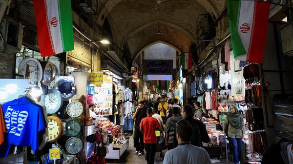 Pasar Bersejarah Iran Bangkit di Bawah Bayang Perang