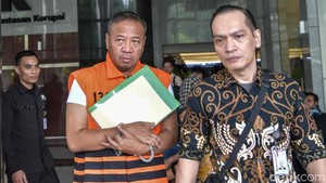 Penampakan Bupati Gatut Sunu Wibowo Jalani Pemeriksaan Perdana di KPK