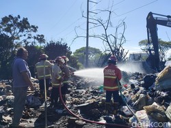 Gudang Rongsokan di Suwung Terbakar, Diduga Dipicu Baterai Bekas