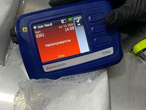 Polda Riau dan Avsec Gagalkan 5 Kg Sabu yang Akan Dikirim ke Lombok