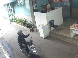 Maling Motor Beraksi di RS Duren Sawit, Todongkan Pistol ke Sekuriti