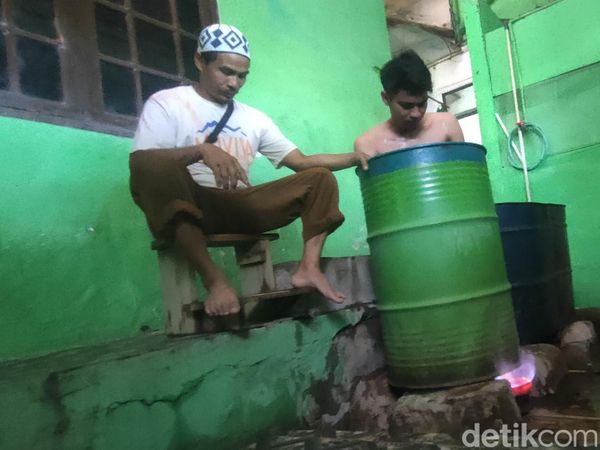 Diminati WNA, Begini Potret Pengobatan Merebus Pasien di Cianjur