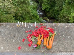 Potret Dramatis Bunga hingga Rokok Menyala di Lokasi Bunuh Diri Cangar