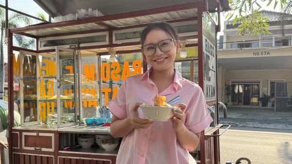 Seru! Momen Rossa Cicip Gudeg hingga Jajan Makanan UKMM