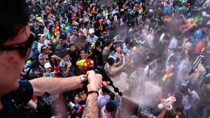 Songkran Thailand Jadi Magnet Wisata, Ribuan Orang Nikmati Perang Air