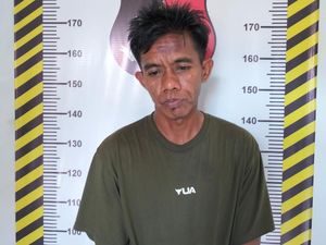 Tampang Pasrah Jukir Liar Pemalak Pengendara di Pelabuhan Makassar