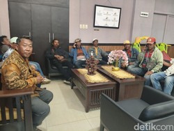 Warga Damarsi Sidoarjo Diperiksa soal Tanah Desa tetiba Jadi 15 Kamar Kos
