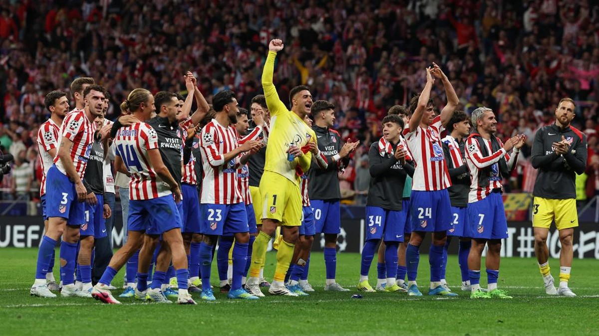 Para pemain Atletico merayakan kelolosan ke semifinal Liga Champions. Foto: REUTERS/Gonzalo Fuentes