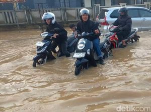 Jalur Bandung-Garut via Cijapati Masih Terendam Banjir
