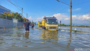 Banjir Rendam Jalan Raya Sapan, Aktivitas Warga Terganggu