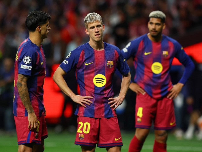 Soccer Football - UEFA Champions League - Quarter Final - Second Leg - Atletico Madrid v FC Barcelona - Riyadh Air Metropolitano, Madrid, Spain - April 14, 2026 FC Barcelona's Joao Cancelo and Dani Olmo look dejected after the match REUTERS/Albert Gea