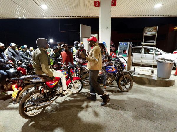 BBM Langka, Antrean Mengular di SPBU