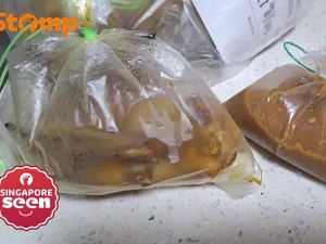 Beli Sate Takeaway, Pria Ini Kaget Harus Bayar Kantong Plastik Rp 10 Ribuan