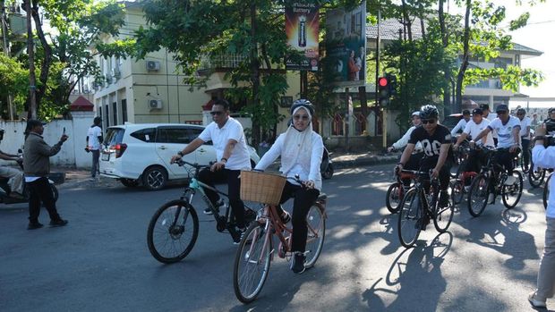 Bupati Gowa Sitti Husniah Talenrang meluncurkan aktivitas mari bersepeda sebagai upaya mendorong hidup sehat dan irit daya bagi ASN. Dokumen Istimewa