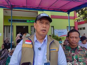 Bos Bulog Sebut 8 Juta Orang Sudah Terima Bansos Beras & Minyak Goreng