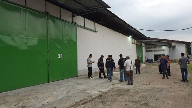 Dittipideksus Bareskrim Polri membongkar dugaan penyelundupan HP impor ilegal. Dittipideksus Bareskrim menyita ribuan HP terlarangan usai menggeledah 5 lokasi. (dok Polri)