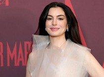 Anne Hathaway Blak-Blakan soal Cinta Arsenal
