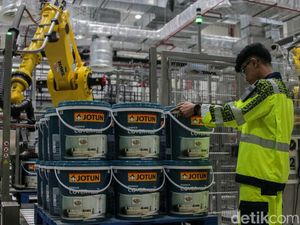 Mengintip Produksi Cat di Pabrik Cikarang