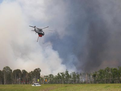 Kebakaran Semak Meluas, Helikopter Dikerahkan Padamkan Api