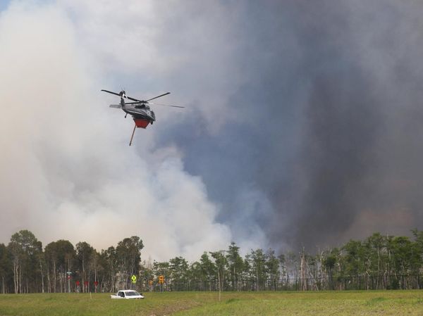 Kebakaran Semak Meluas, Helikopter Dikerahkan Padamkan Api