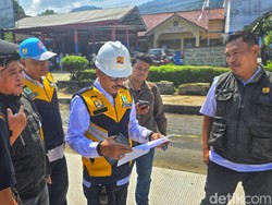 Mimpi Warga Sukabumi Nikmati Jalan Mulus Harus Tertunda, Ini Penyebabnya