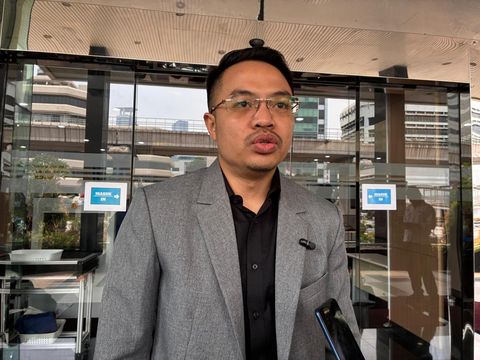 Ketua Umum ARUKKI, Marselinus Edwin Hardhian, diperiksa Dewas KPK mengenai kejuaraan pengalihan penahanan mantan Menag Yaqut Cholil (Adrial/detikcom)