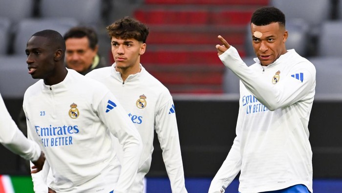 14 April 2026, Bavaria, Munich: Soccer: Champions League, Bayern Munich - Real Madrid, quarter-final, second leg. Final training Real Madrid in the Allianz Arena. Kylian Mbappe (r, Real Madrid) in action. Photo: Sven Hoppe/dpa (Photo by Sven Hoppe/pi