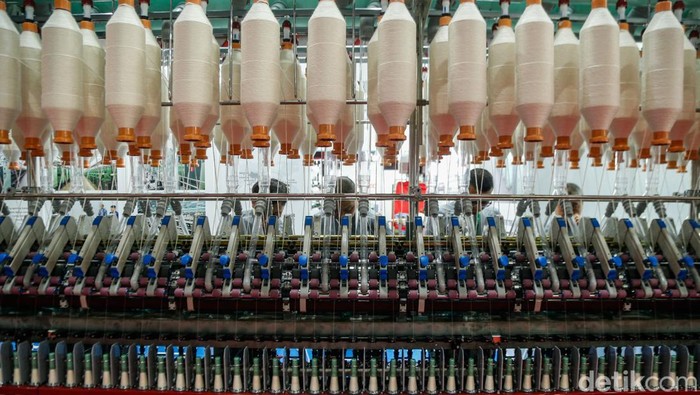 Melihat Pameran Mesin Produksi Tekstil di JIExpo Kemayoran Petugas memeragakan langkah penggunaan mesin tekstil dalam pameran Indo Intertex–Inatex 2026 di JIExpo Kemayoran, Jakarta, Rabu (15/4/2026). Kegiatan ini berjalan di tengah kondisi dunia nan tetap dinamis, ditandai ketegangan geopolitik, disrupsi perdagangan, serta pergeseran rantai pasok nan memengaruhi industri manufaktur, termasuk sektor tekstil dan produk tekstil (TPT).